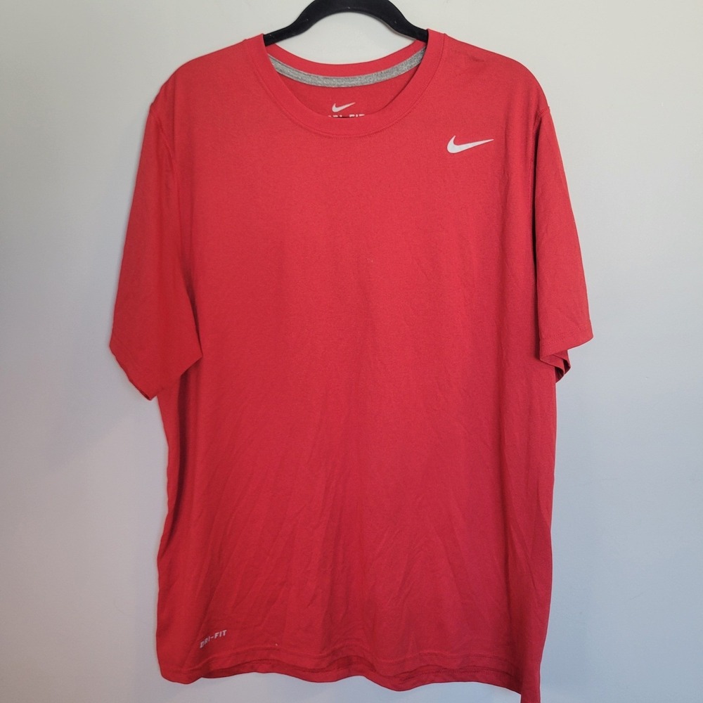 Nike Dri-FIT Mens XL Red Short Sleeve Athletic Training T-Shirt Swoosh Logo
